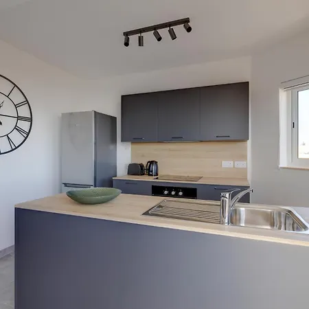 2 Bedroom Flat With Balcony, Valley Views Karp1-8 * San Ġwann