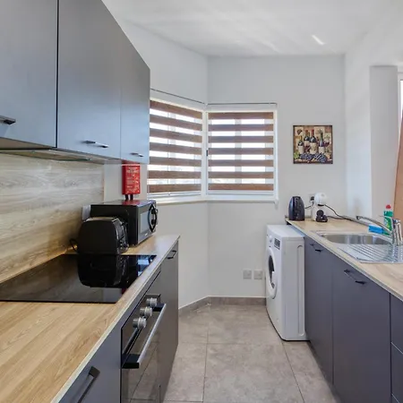 דירה 2 Bedroom Flat With Balcony, Valley Views Karp1-8 *