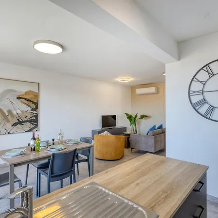 דירה 2 Bedroom Flat With Balcony, Valley Views Karp1-8 *