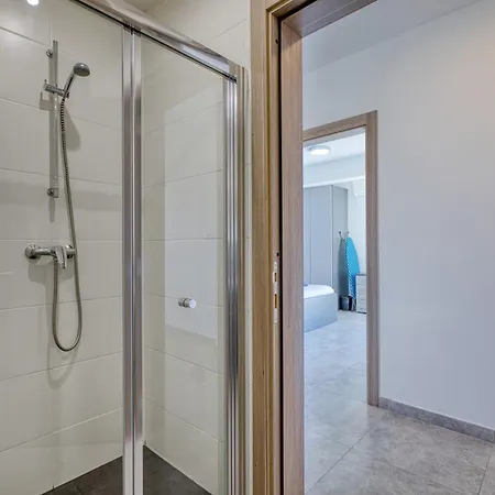 2 Bedroom Flat With Balcony, Valley Views Karp1-8 *