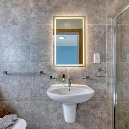 2 Bedroom Flat With Balcony, Valley Views Karp1-8